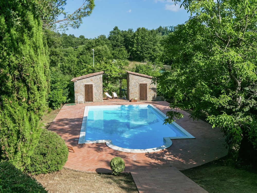 Villa Santa Fiora Farmhouse — 4-Star Luxury Hotel in Santa Fiora, Italy