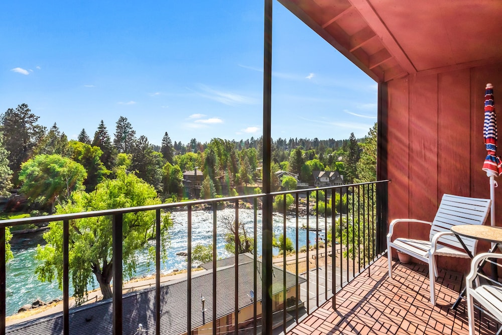 Bend Riverside Inn & Suites - photo 297