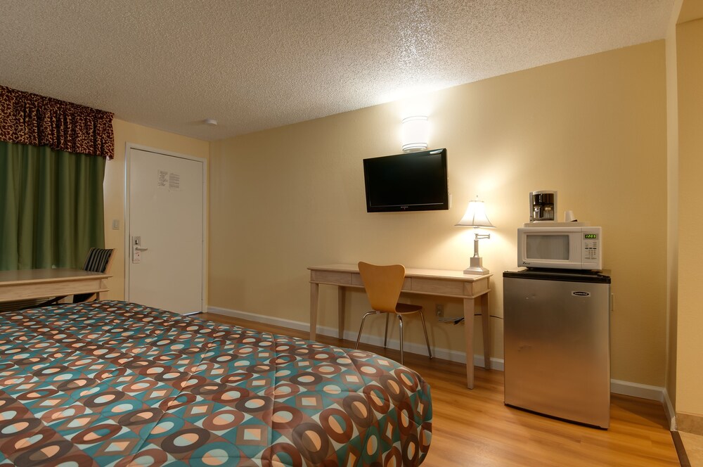 Vagabond Inn Bakersfield North - photo 14