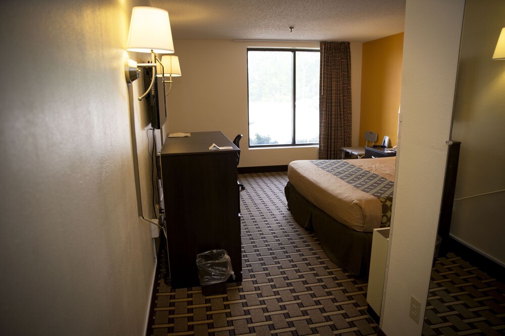 Ahoskie Inn - photo 10