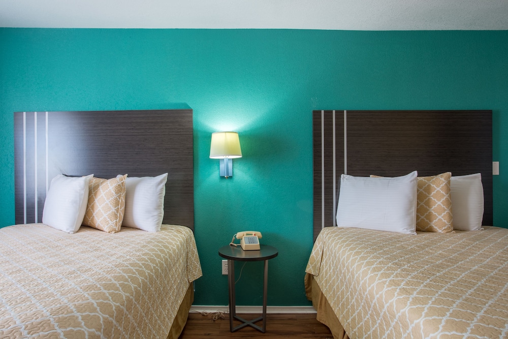 Pinn Road Inn and Suites - photo 16