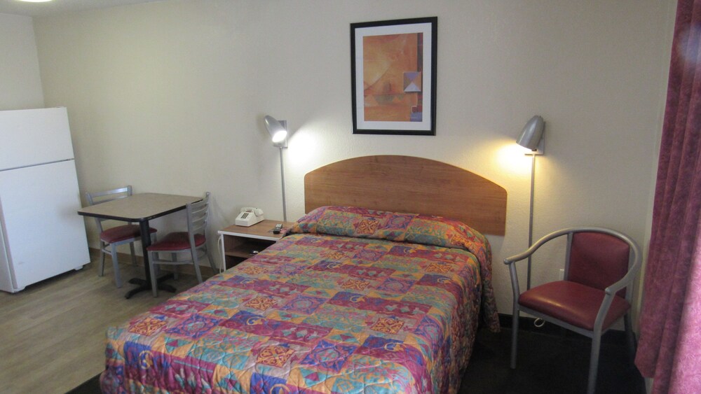 InTown Suites Extended Stay Nashville Murfreesboro Pke - photo 9