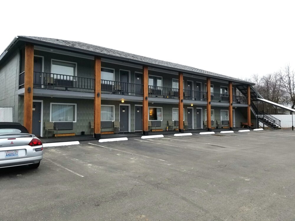Sandman Motel - photo 17