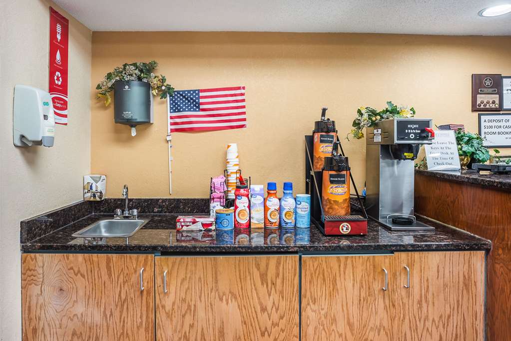 Econo Lodge Princeton - photo 3