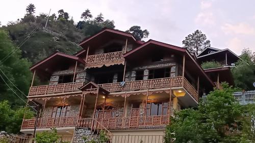 River Rockwood Tirthan in Banjar, India