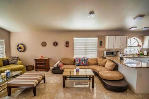 Pet Friendly Rancher with Pool SW Las Vegas