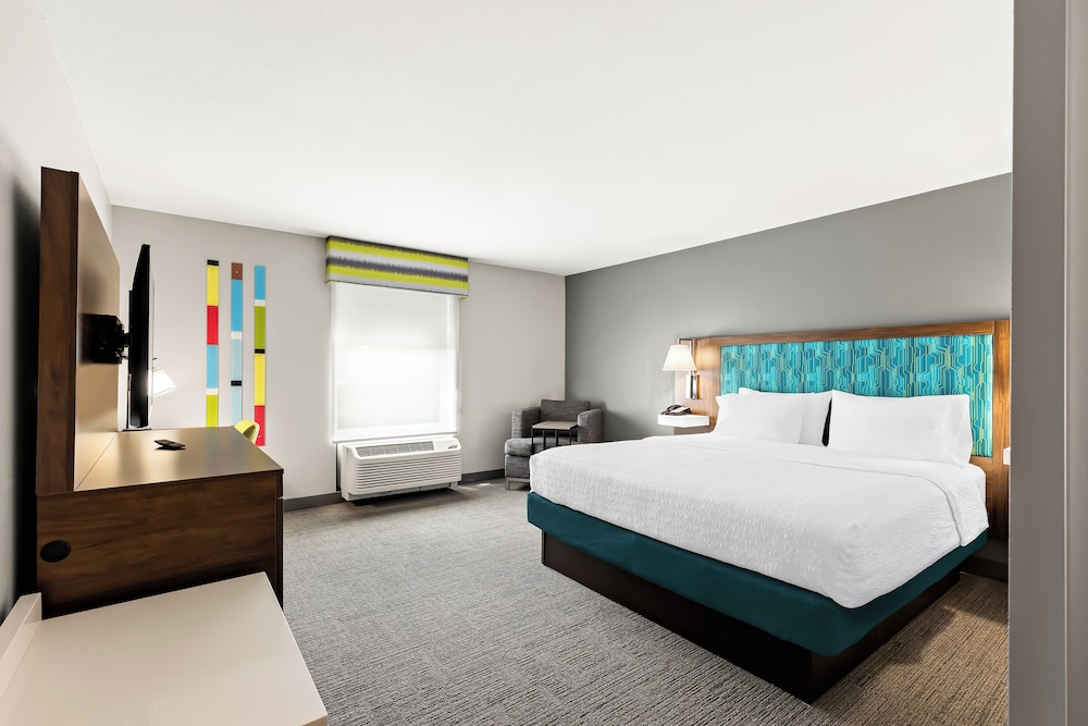 Hampton Inn & Suites Canton - photo 3