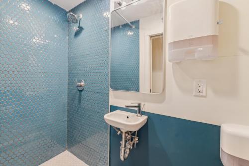 Meco Hotel Hostel - photo 10