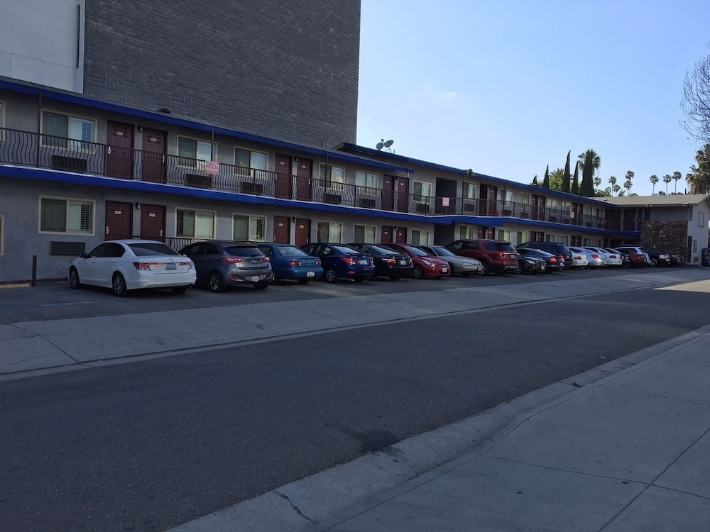 Hollywood Palms Inn and Suites - photo 85