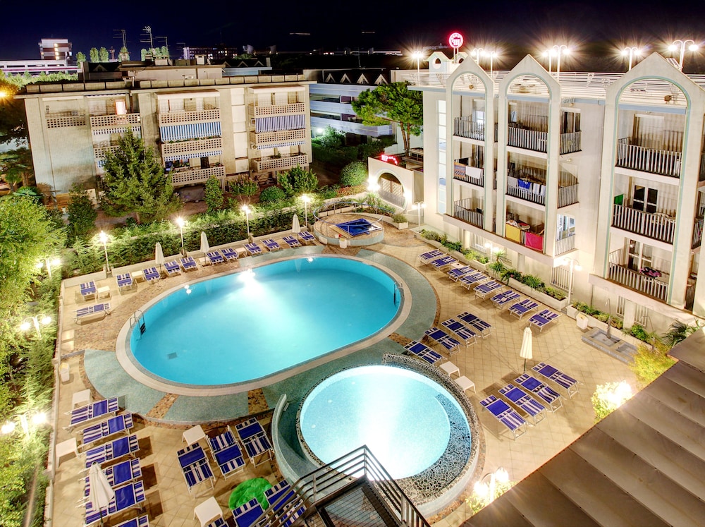 Hotel Palace — 4-Star Luxury Hotel in Lignano Sabbiadoro, Italy