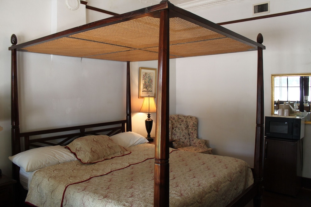 The Hotel Limpia - photo 20