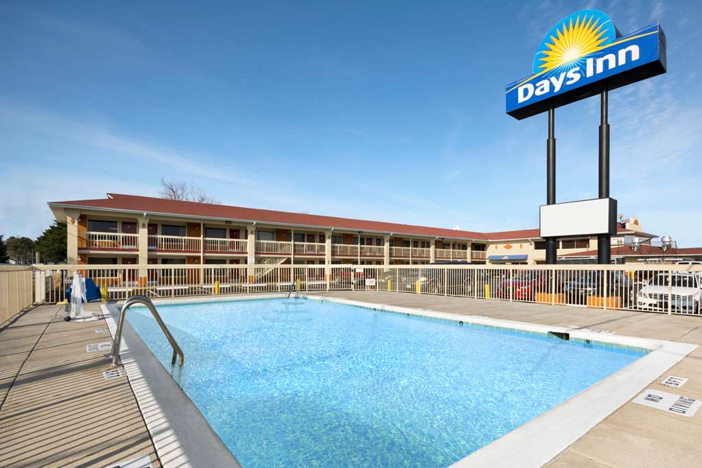 Days Inn by Wyndham Jacksonville NC - photo 4