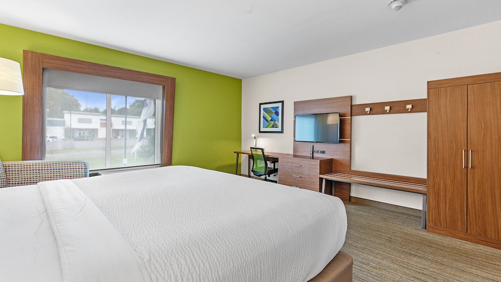 Holiday Inn Express & Suites Mobile University Area by IHG - photo 25
