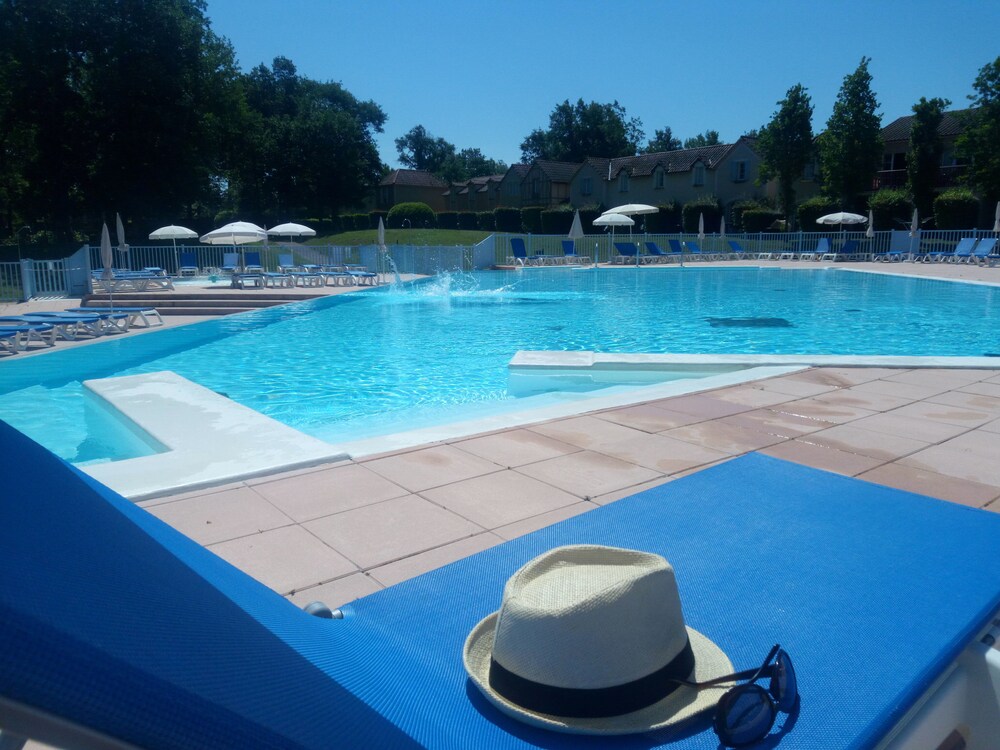 Résidence Lac Mondésir - carbon neutral hotel in Monflanquin