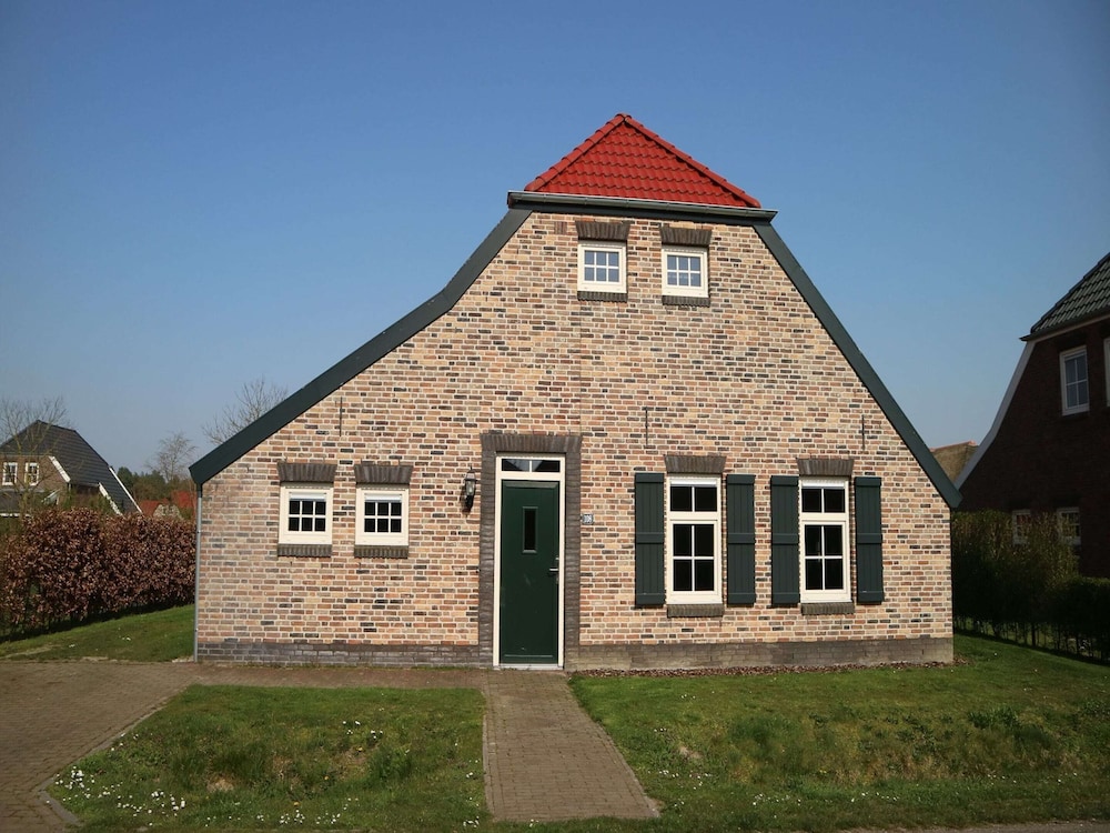 Comfortable Villa In Limburg With Shared Pool 19022776 — Venray