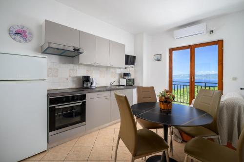 Ferienwohnung 5235 3 in Drenje — 4-Star Luxury Hotel in Drenje, Croatia