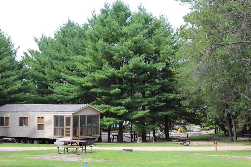 Arrowhead Resort Campground - photo 6