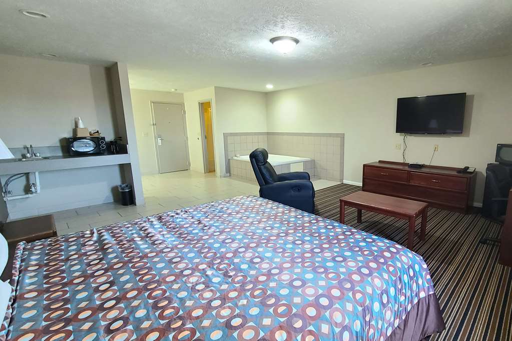 Super 8 by Wyndham Missouri Valley - photo 9