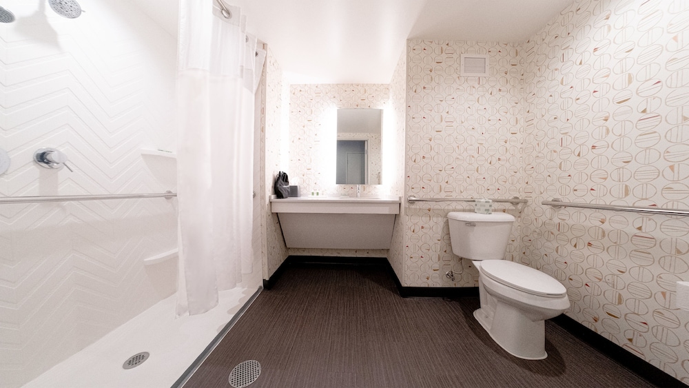 Holiday Inn and Suites Philadelphia W Drexel Hill - photo 28