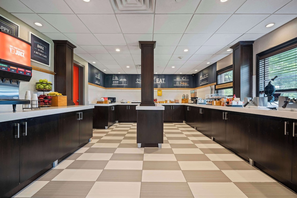 Hampton Inn Ridgefield Park - photo 53