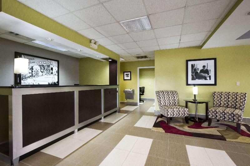 Super 8 by Wyndham Calhoun - photo 2