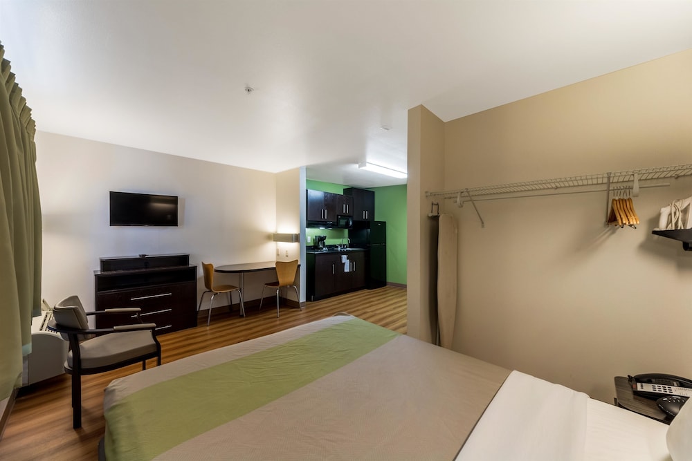 Super 8 by Wyndham Kenedy - photo 16