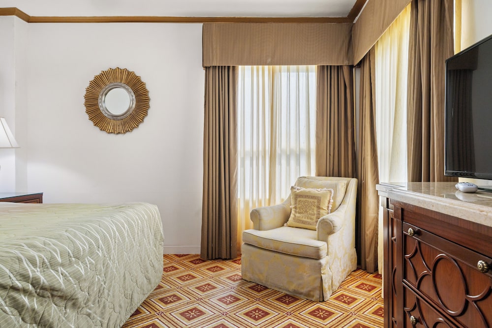 Embassy Hotel - photo 41