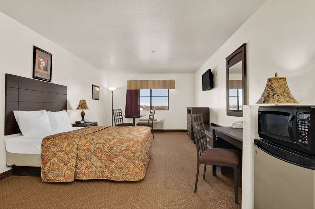 Howard Johnson by Wyndham Lubbock TX - photo 9