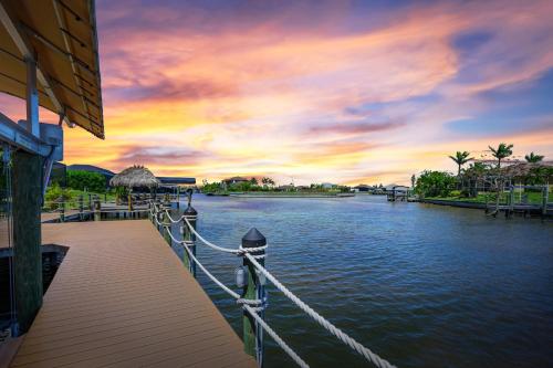 Waterfront Haven Burnt Store in Cape Coral FL — 4-Star Luxury Hotel in Cape Coral, United States