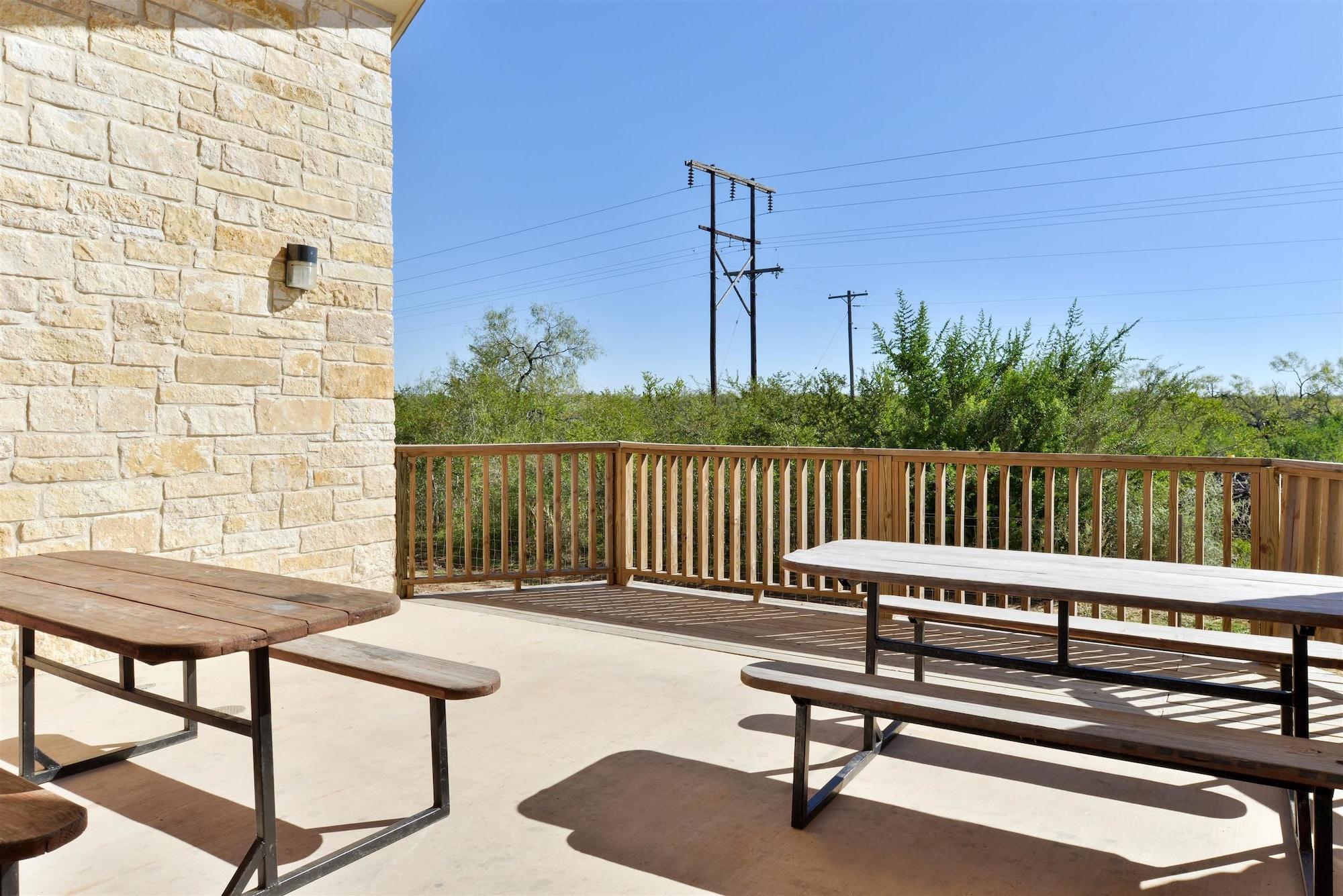 Studio Inn & Suites Kitchenettes - photo 10