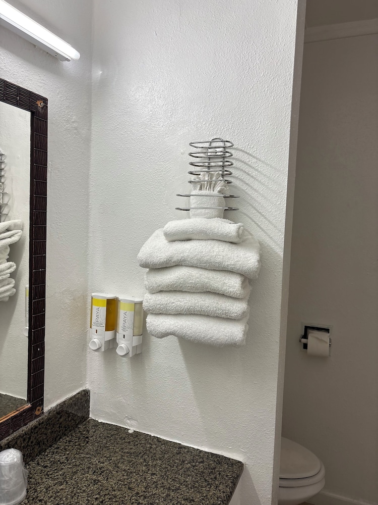 Hometown Inns North Hills - photo 12