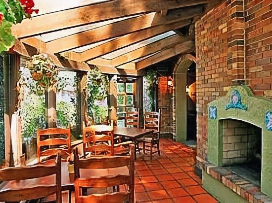 Royal Garden Inn - photo 9