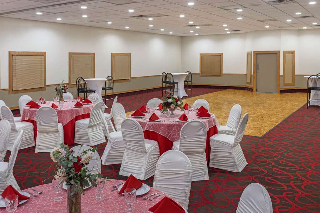 AmericInn by Wyndham Janesville - photo 35