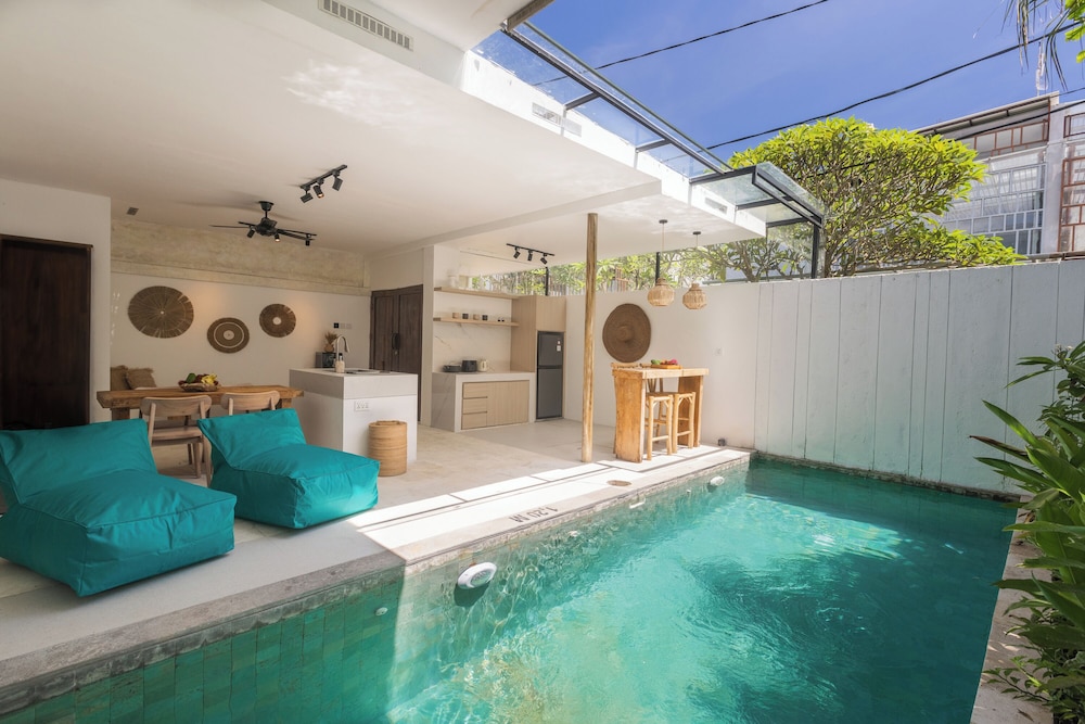 Spring Villa — 4-Star Luxury Hotel in Nusa Dua, Indonesia