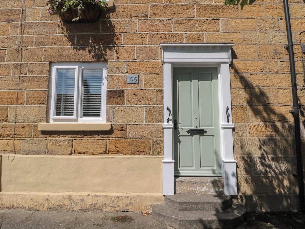 106 Westgate — 4-Star Luxury Hotel in Guisborough, United Kingdom