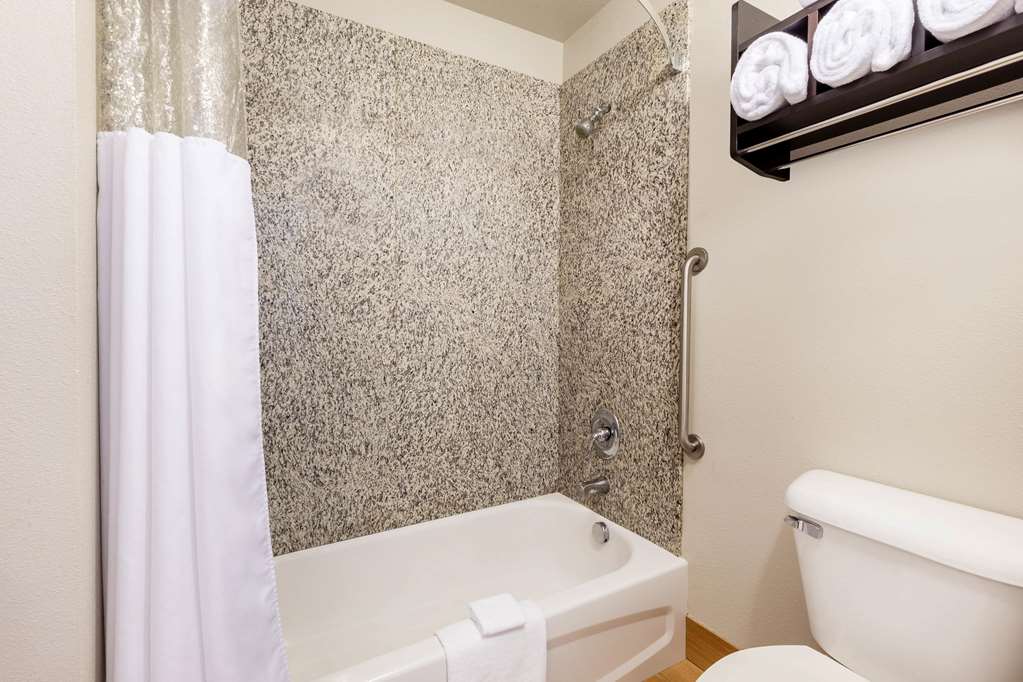 La Quinta Inn & Suites by Wyndham Spokane Valley - photo 20