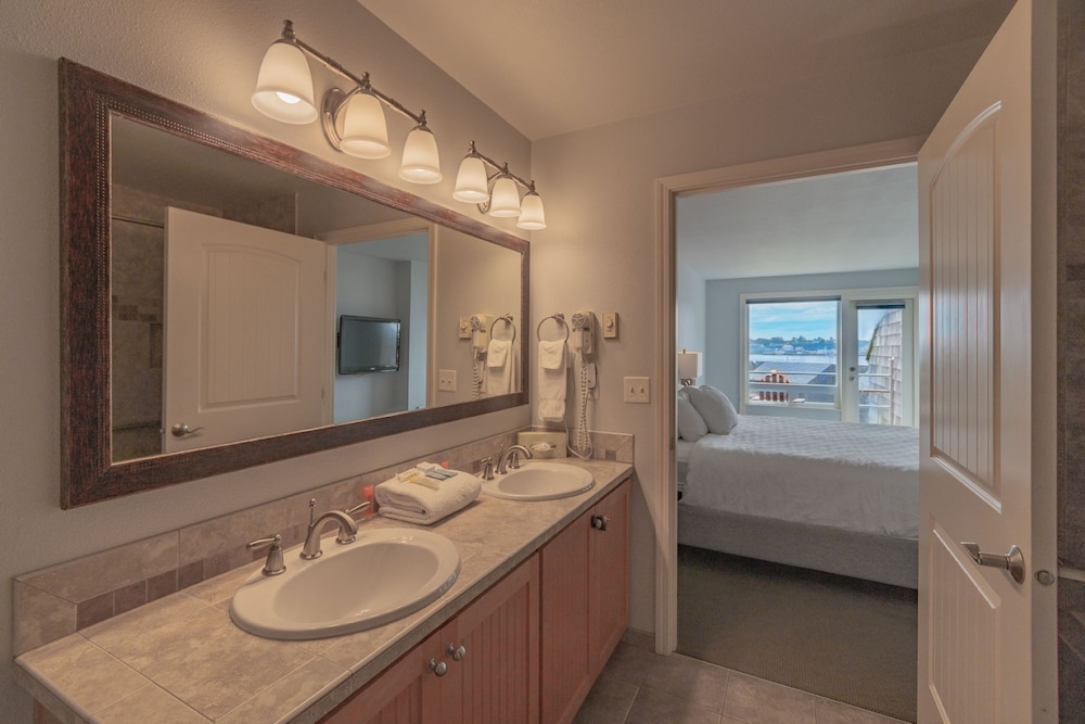 Embarcadero Resort Hotel & Marina - photo 68