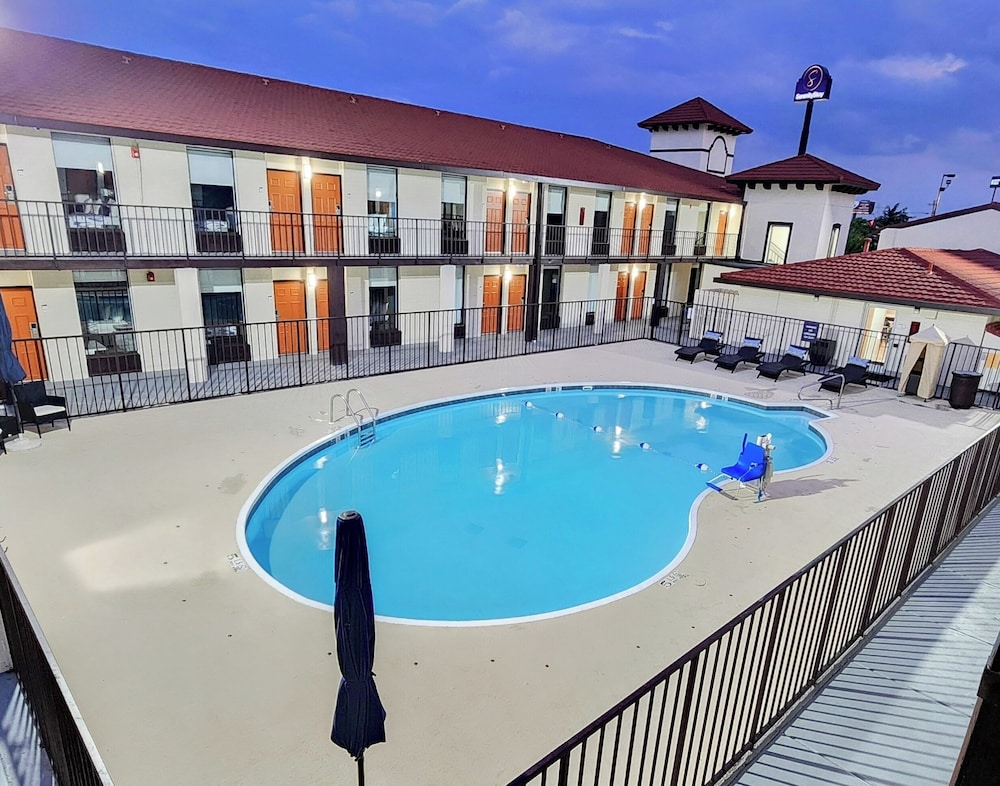 Baymont Inn & Suites by Wyndham Chattanooga - photo 14