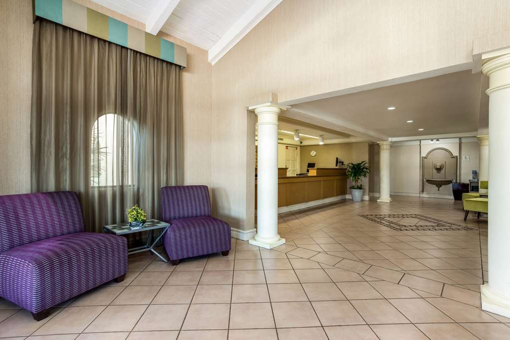 La Quinta Inn Tampa Airport Stadium Westshore - photo 4