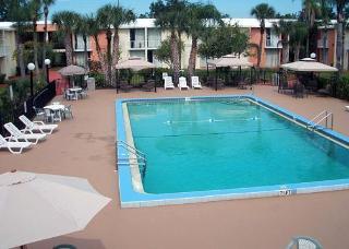 Econo Lodge - photo 2