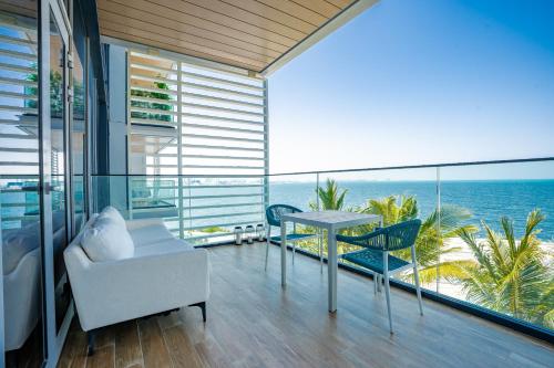Nasma Luxury Stays Gorgeous Waterfront Apt With Incredible Sea Views — 5-Star Luxury Hotel in Dubai, United Arab Emirates