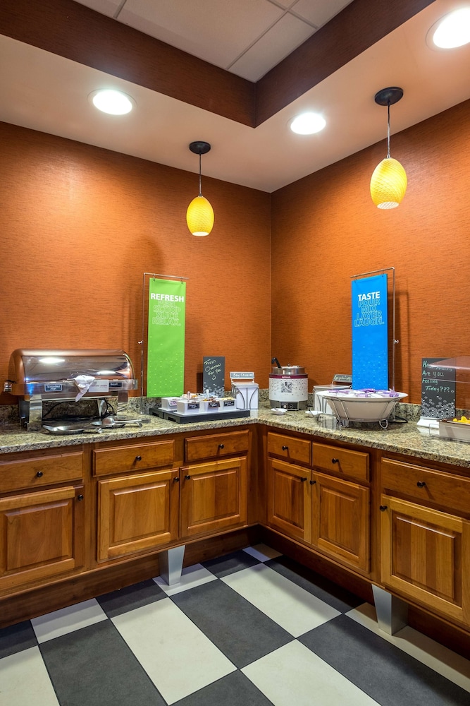 Hampton Inn Waterville - photo 42