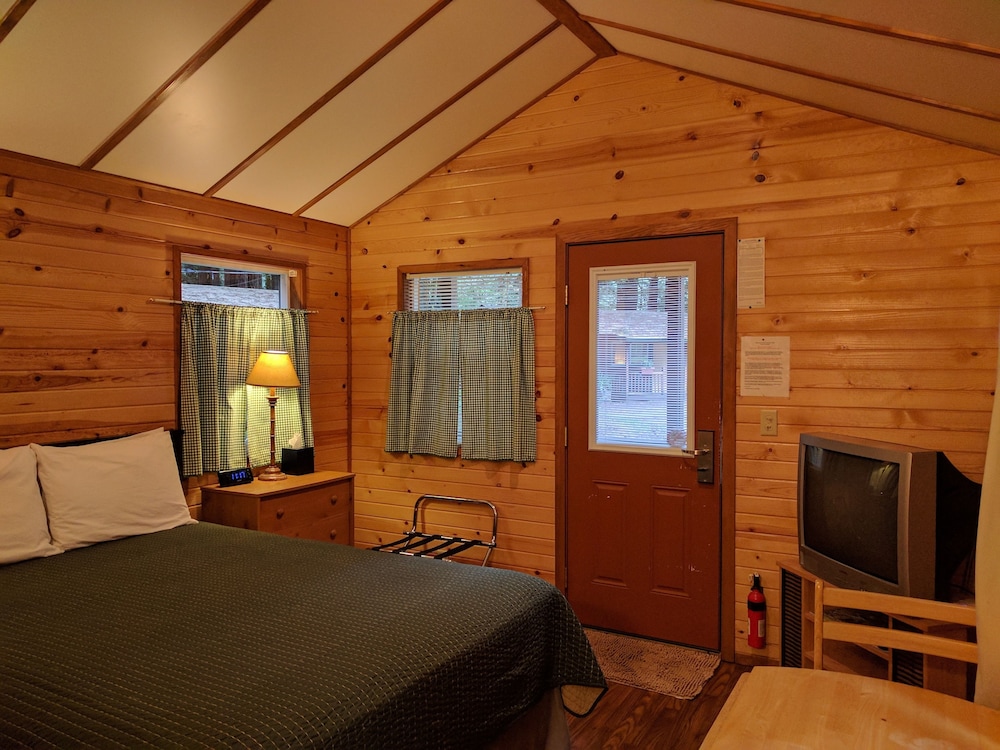 Emerald Forest Cabins - photo 8