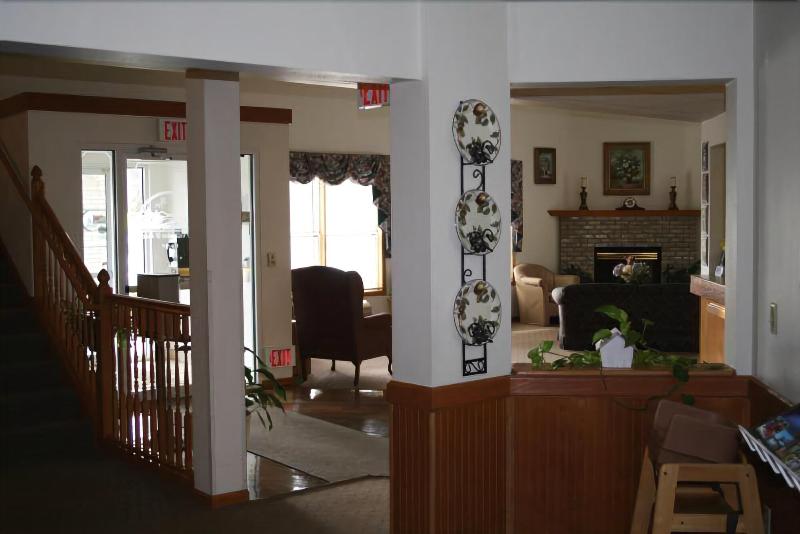 River Valley Inn & Suites - photo 9