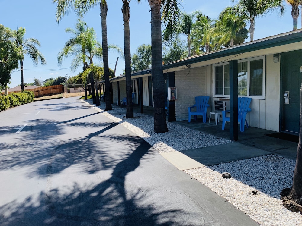 Fallbrook Country Inn - photo 12