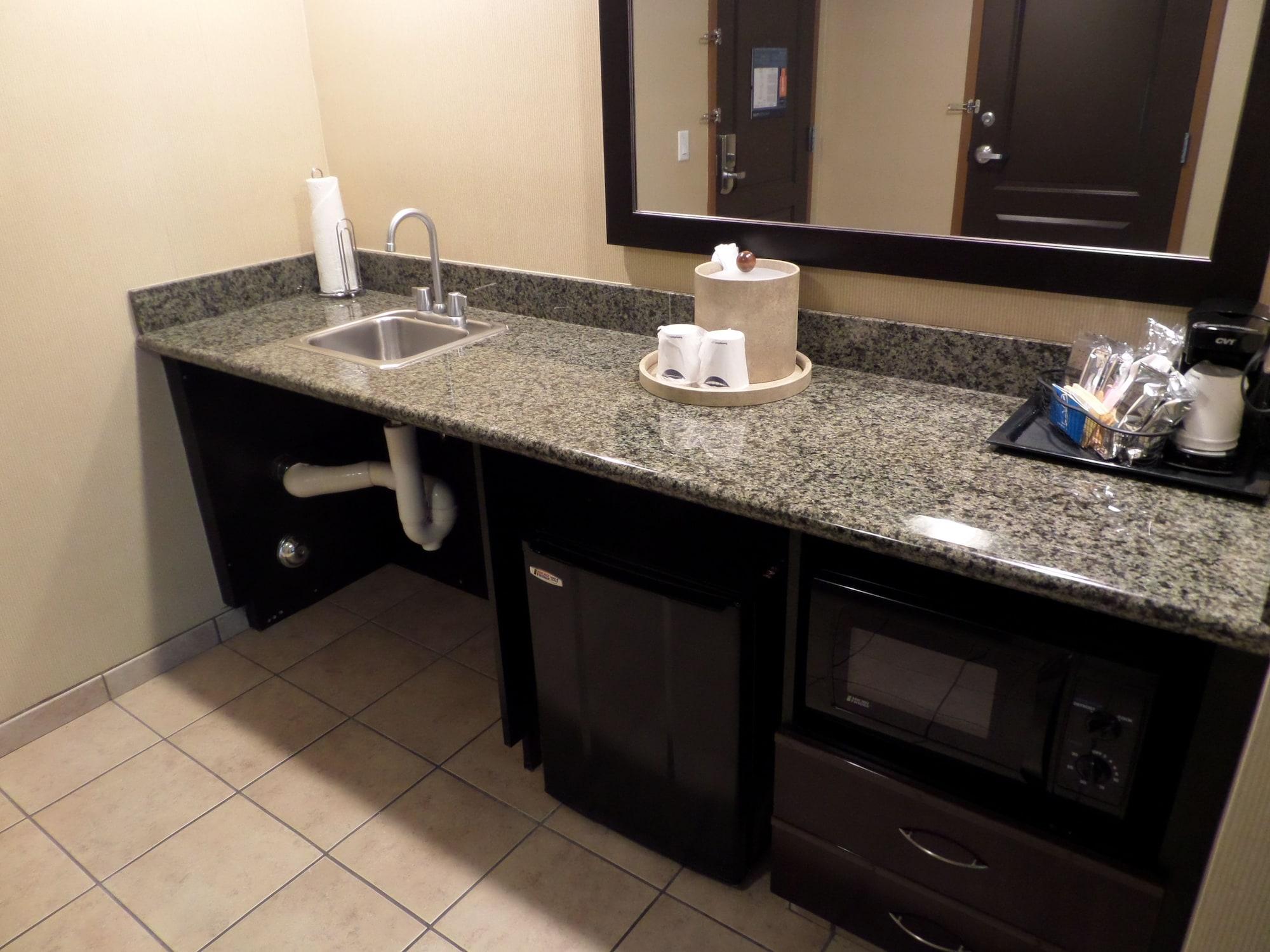 Hampton Inn & Suites Bakersfield Hwy 58 CA - photo 25