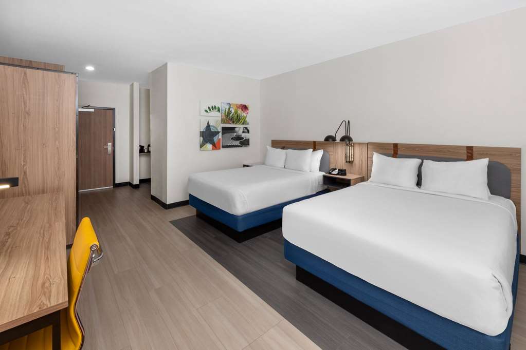 La Quinta Inn & Suites by Wyndham El Paso East Loop 375 - photo 14