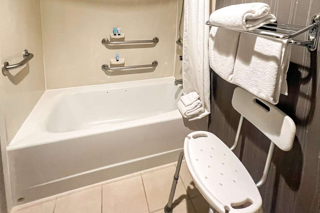 Country Inn & Suites by Radisson Columbus Edinburgh - photo 21