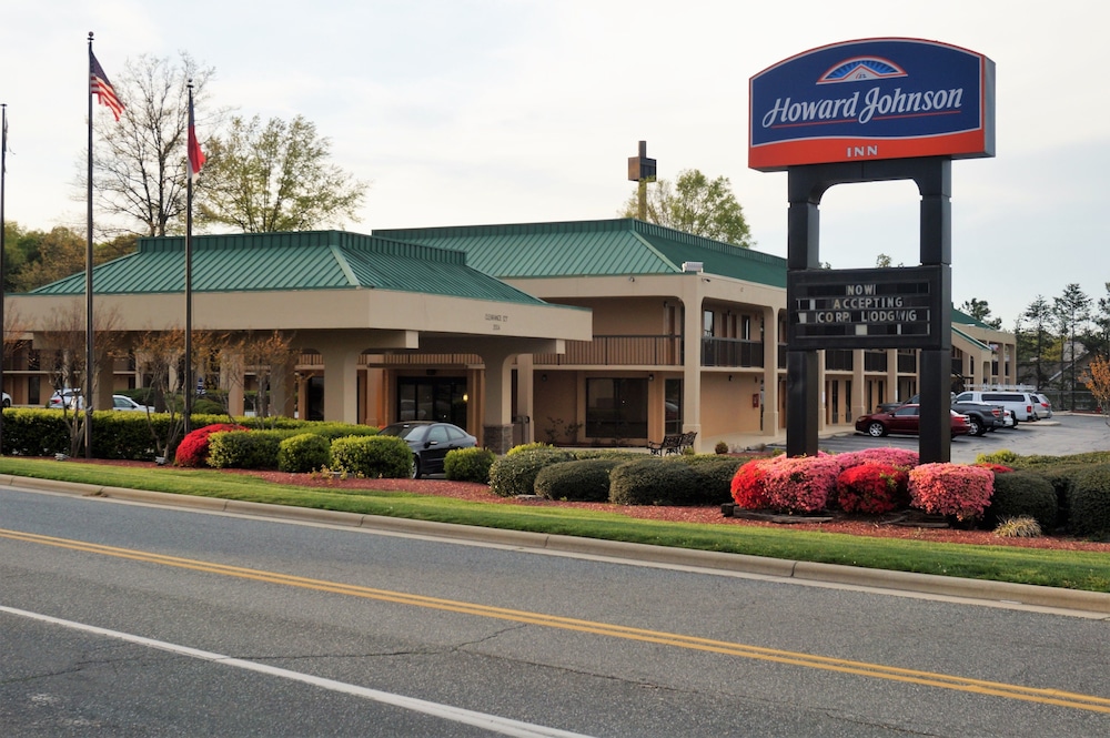 Howard Johnson by Wyndham Greensboro Near the Coliseum - photo 4