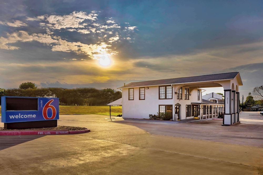 Motel 6 Bryan Tx College Station — Bryan
